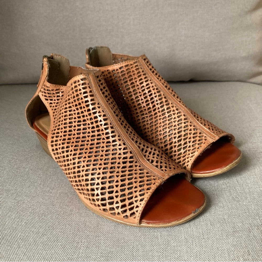 👡 Tamaris Soft Touch It Leather Peep Toe Wedge Sandals EU 39 US 8 Tan Cutout